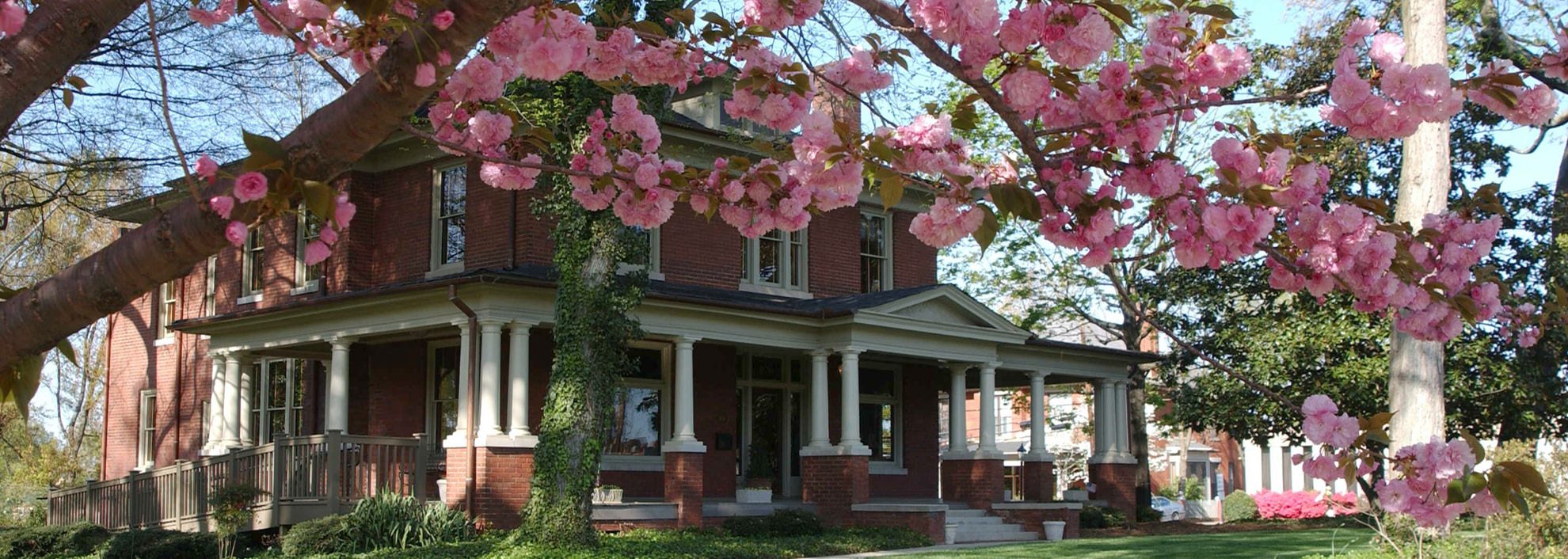 Image of the branch building in Hickory, North Carolina